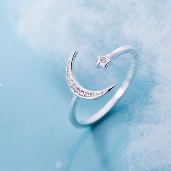 Resizable Moon and Star Silver Ring - Picture 3 of 4